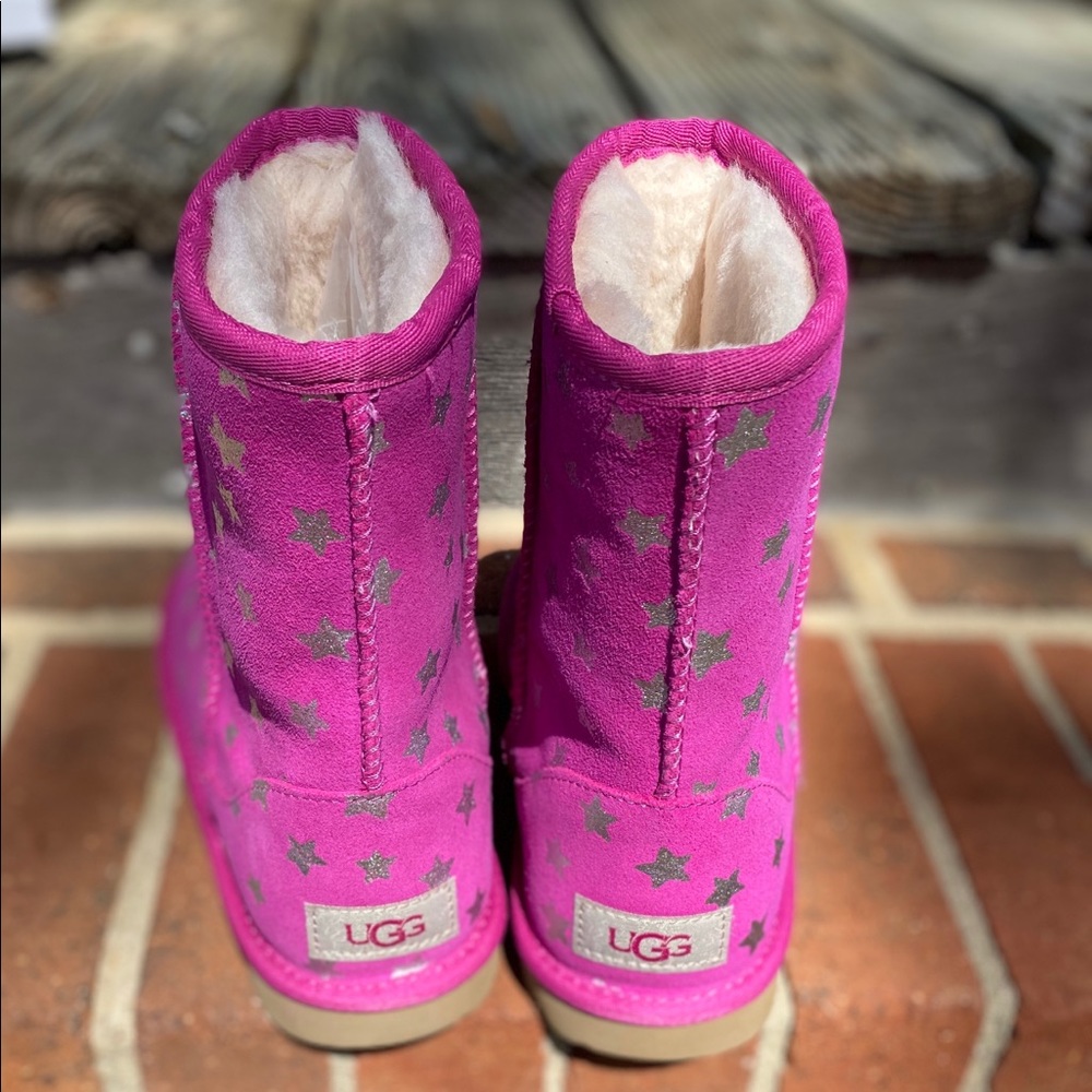 Ugg Classic Short II Water Resistant Stars Boot - Picture 2 of 4